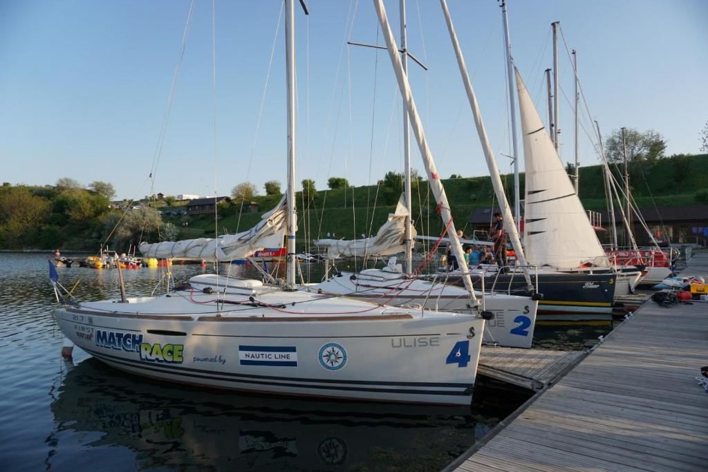 Ботели Beneteau Yachts Limanu